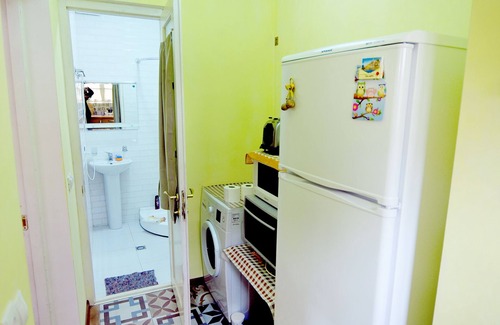 Chugureti House | Sun Filled Spacious Apartment CourtYard View