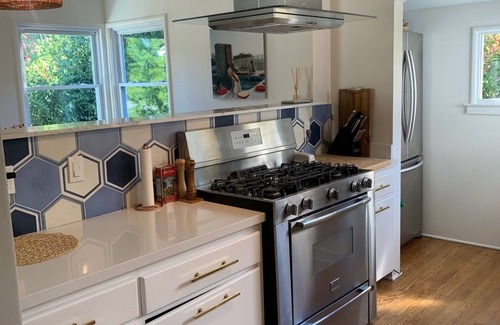 San Anselmo House | Sun Fun San Anselmo Pool Bungalow 4BR Sleeps 8