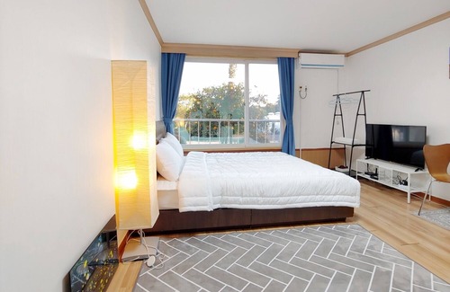 Seongsan House | Sun Gallery Pension