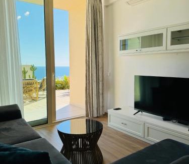 Jala House | Sun Hill Green Coast, Palase