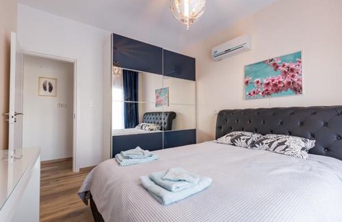 Universal Apartment | Sun Island Apartment