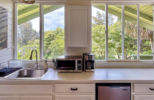 Hawi Apartment | Sun kissed 1-bedroom apartment minutes from Hawi.