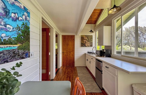 Hawi Apartment | Sun kissed 1-bedroom apartment minutes from Hawi.