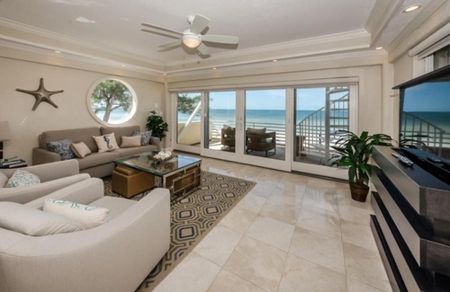 Sunset Beach House | Sun Kissed Beach House Home