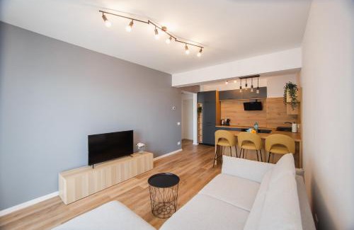 Oradea Apartment | Sun-Kissed Oasis