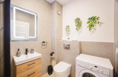 Oradea Apartment | Sun-Kissed Oasis