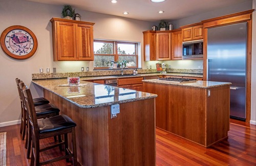 Redmond House | Sun-Kissed Serenity in Central Oregon