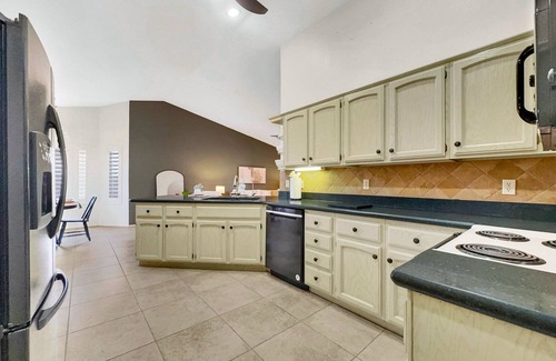 Palo Verde House | Sun Lakes Spectacular! Golf Cart, Gorgeous Backyard Views