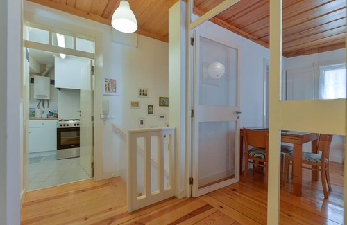 Santa Maria Maior Apartment | Sun light, views, comfort and the Castle at your feet