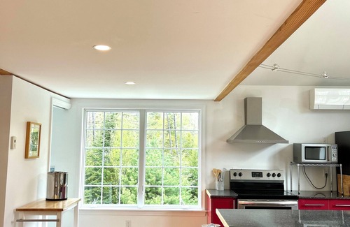 Freeport Cottage | Sun-lit, 2 Bedroom Guest cottage on 27 Acres in Freeport