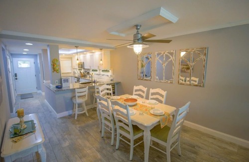 Holmes Beach Condo | Sun Plaza West 105 - Two Bedroom condo, Sleeps 6- on the beach