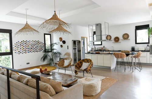 Aubais Villa | Sun, relaxation, heated pool, air conditioning in a garrigue setting