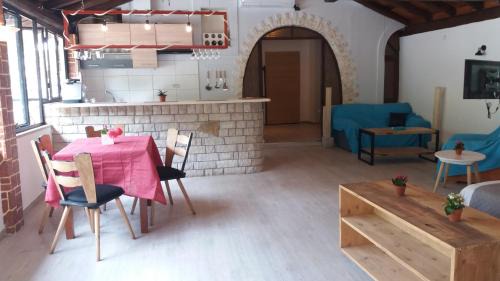 Doukades Apartment | Sun's Gift Mega Studio