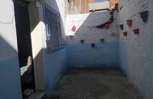 Diza House | Sun & Sand Short-Term Apartment by the Beach!