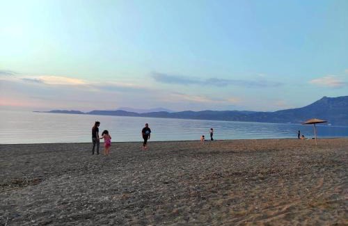 Korinthos House | Sun, Sea, and Sand-Only 20 Footsteps to the Beach