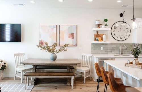 Washington Fields House | 🔆Sun Shack 🔆 Warm Weather Getaway with Air Hockey Table and Pool