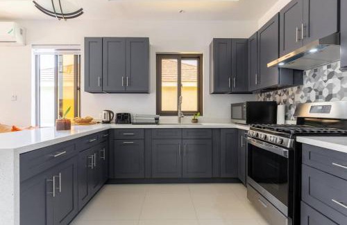 Ocho Rios Villa | Sun Shine Luxury Villas 2 bedroom Pool & Gym Ocho Rios St Ann