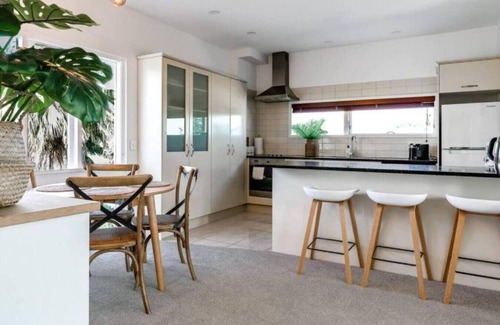 Mission Bay Apartment | Sun Soaked 1 BD | Full Kitchen w/Sea View