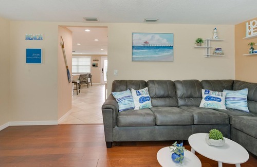Hudson Beach Estates House | Sun-Soaked Hudson Retreat on Canal: Pets Welcome!