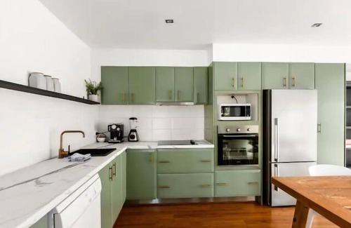 Sunshine Beach Apartment | Sun Surf and Sand at Sunshine Beach
