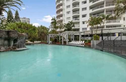 Surfers Paradise Apartment | Sun, Surf, Pool – Walk to All