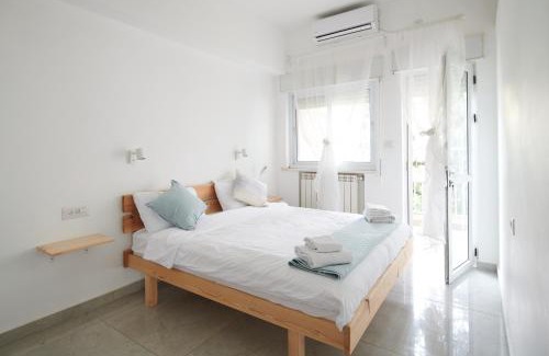 Kiryat Shmuel Apartment | Sun, view and comfort in JLM