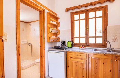 Lefkos Hotel | Sun Week Bay