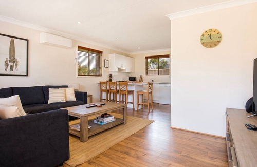 Culburra Beach House | Sunbaker Pet Friendly Awards Finalist 4 Mins Walk to Culburra Beach
