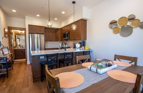 Cle Elum Ski Chalet | Suncadia 2 Bdrm Village Chalet Contemporary Cabin
