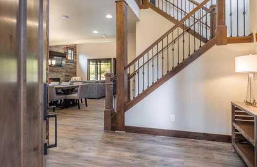 Cle Elum House | Suncadia 4 Bdrm Home Beautiful Floor to Ceiling Fireplace