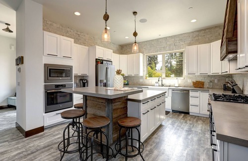 Cle Elum House | Suncadia Custom retreat close to Lodge, Inn, Swiftwater Cellars, golf and more.
