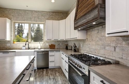Cle Elum House | Suncadia Custom retreat close to Lodge, Inn, Swiftwater Cellars, golf and more.