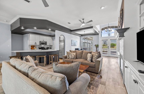 Fort Walton Beach - Destin House | Sunce of Destiny - Vacation Home in Gated Community Near the Beach with Hot Tub & Shared Pool