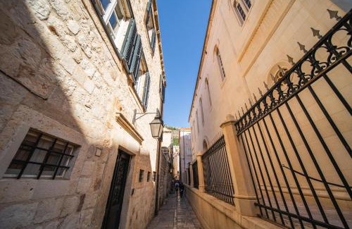 Dubrovnik Old Town Apartment | SUNce Palace Apartments with free offsite parking