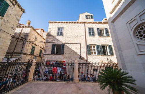 Dubrovnik Old Town Apartment | SUNce Palace Apartments with free offsite parking