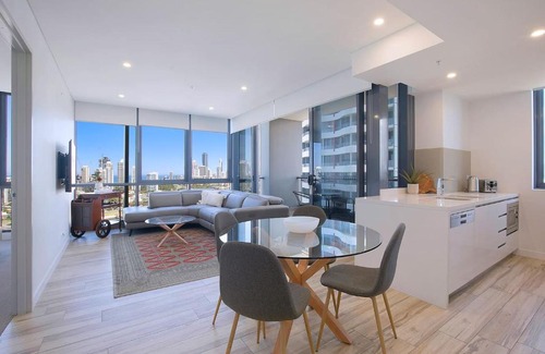 Southport Apartment | Sundale at Southport - Resort-style Panorama