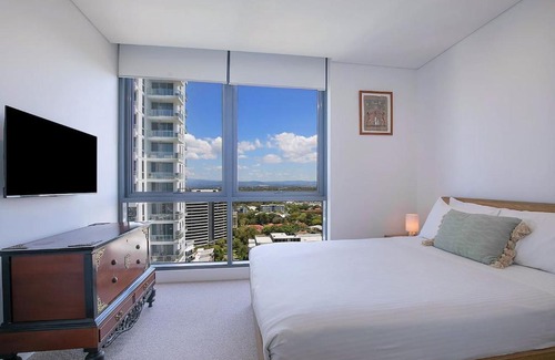 Southport Apartment | Sundale at Southport - Resort-style Panorama
