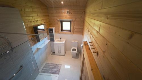 Morpeth Cabin | Sundance Lodge, Fantastic New Cabin with Hot Tub - Sleeps 6 - Largest In Felmoor Park
