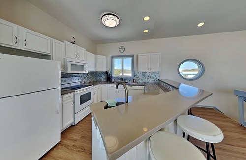 Surf City House | Sundance | Oceanfront + Walk to the Beach!