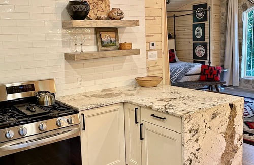 Sundance House | Sundance Romantic Carriage House Escape