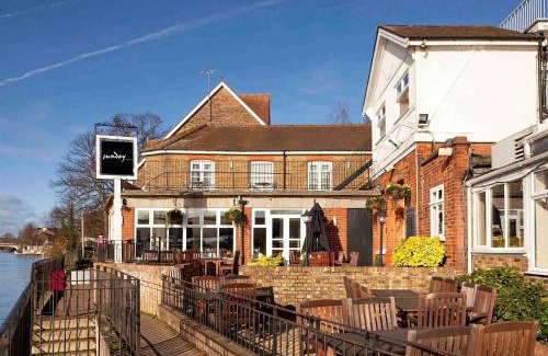 Staines Hotel | Sunday London Staines-upon-Thames Heathrow T5