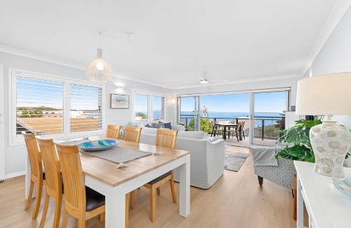 Shoal Bay Apartment | Sundeck Unit 1 51 Ronald Avenue