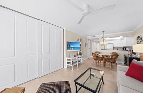 Sanibel Condo | Sundial C208: Updated w/Gulf Views, Washer/Dryer!