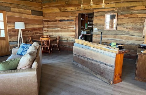 Castle Doyle House | Sundown Cabin Armidale