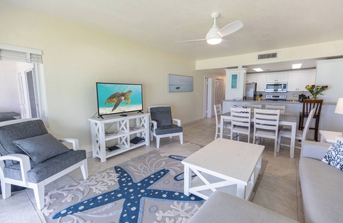 Seven Mile Beach Condo | Sundowner 3, on the beautiful 7 Mile Beach with stunning sunset views!