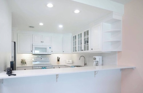 Seven Mile Beach Condo | Sundowner is a beautifully decorated condo on 7MB with the best sunset views