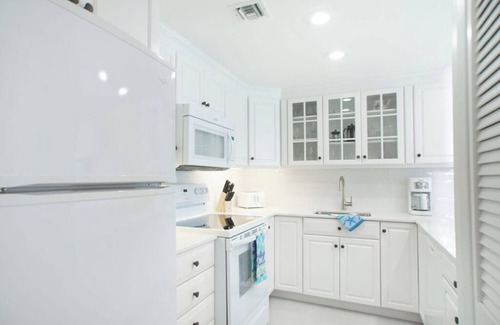 Seven Mile Beach Condo | Sundowner is a beautifully decorated condo on 7MB with the best sunset views
