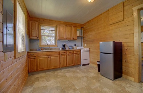 Clitherall Cabin | Sunfish Cabin - Lakefront | Kayak| Families, Pets | Legacy Lakeside Resort