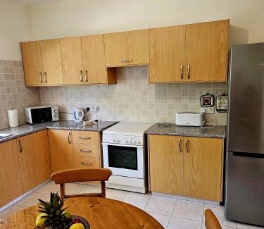 Peyia Town Apartment | Sunflower - 3 bedroom spacious apartment, Peyia