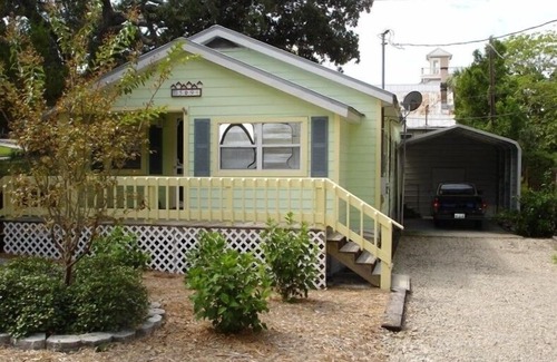 Cedar Key Cabin | Sunflower Cottage - Dog Friendly Cottage with Golf Cart